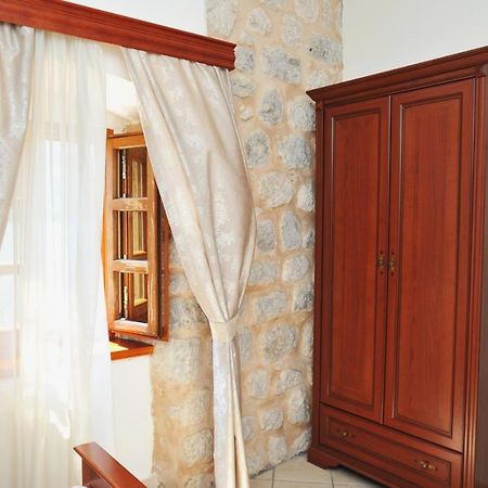 Lady Of The Rocks Apartments Perast Exterior photo