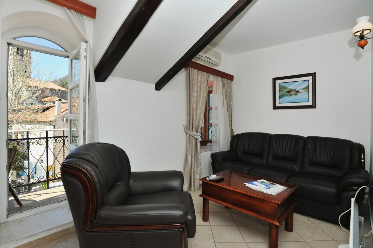 Lady Of The Rocks Apartments Perast Exterior photo