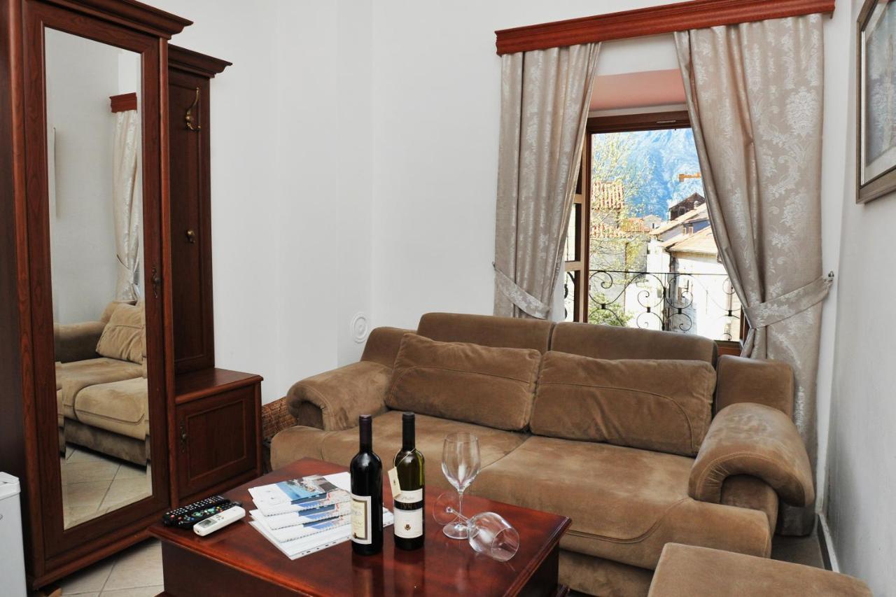 Lady Of The Rocks Apartments Perast Exterior photo