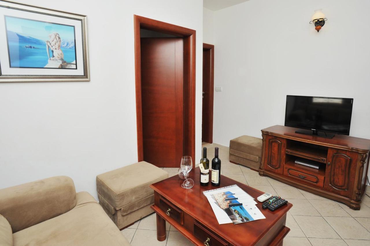 Lady Of The Rocks Apartments Perast Exterior photo