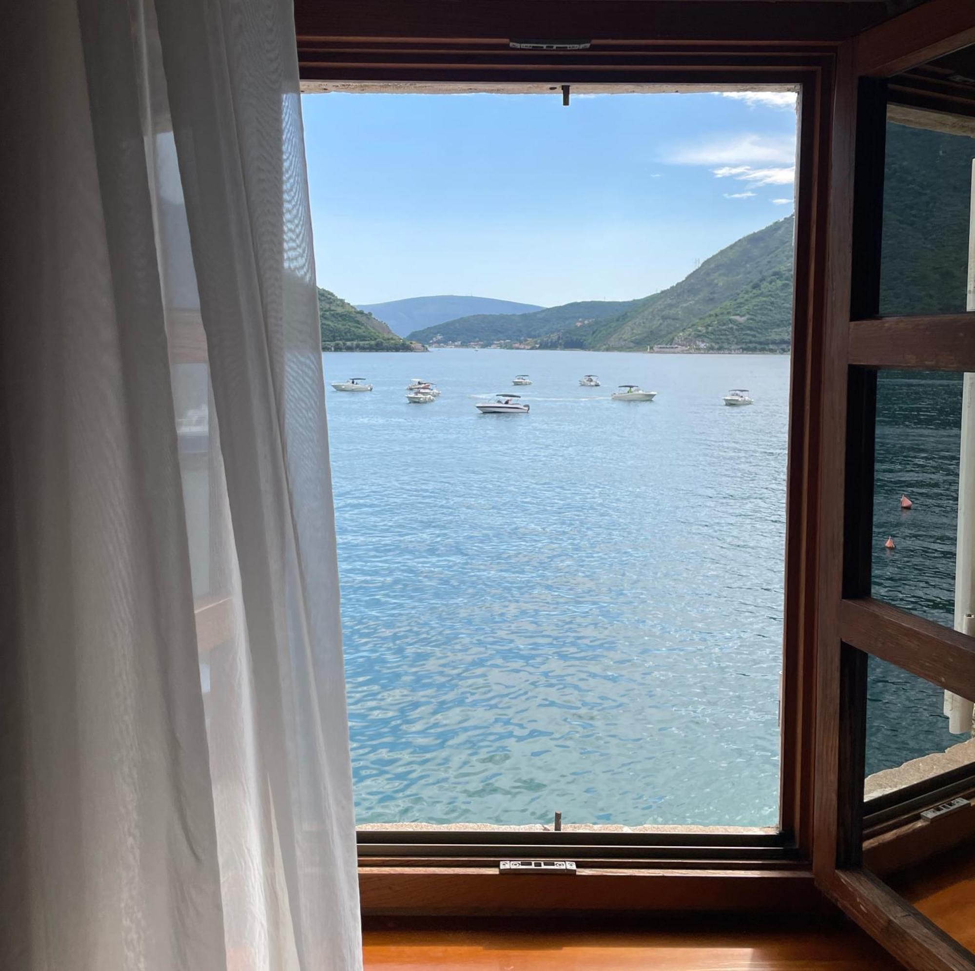Lady Of The Rocks Apartments Perast Exterior photo